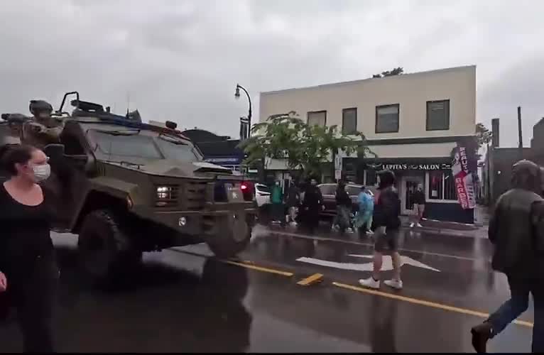 Minneapolis / Minnesota: FBI agents and anti ICE protestors are clashing again